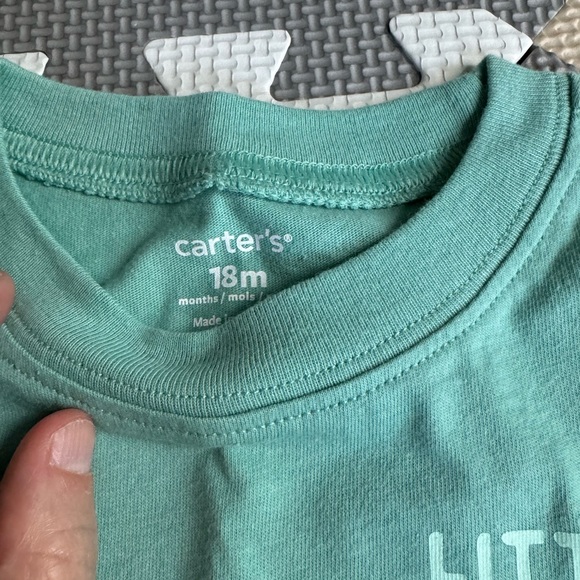 Like New 4 piece set by Carter’s -Size 18 Months - Picture 2 of 2